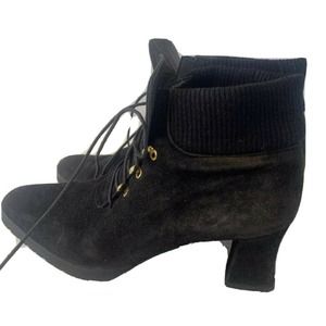 Oval Room womens black suede booties Lace Up Heels size 7B. 1G